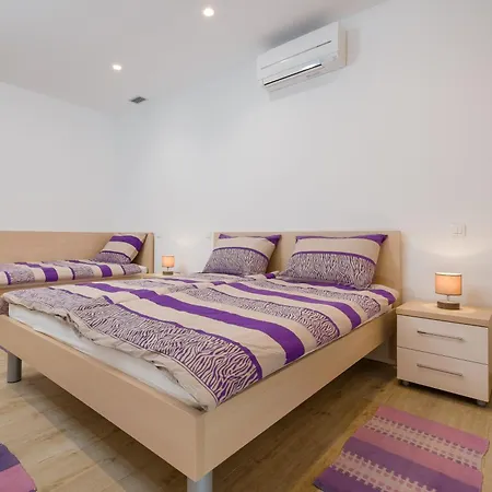 Family-friendly With Swimming Pool Hvar - 22502 Апартаменты