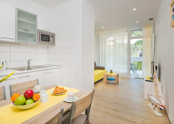 Apartment Family-friendly With Swimming Pool Hvar - 22502 *