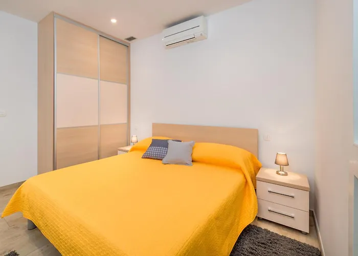 Family-friendly With Swimming Pool Hvar - 22502 Apartment *