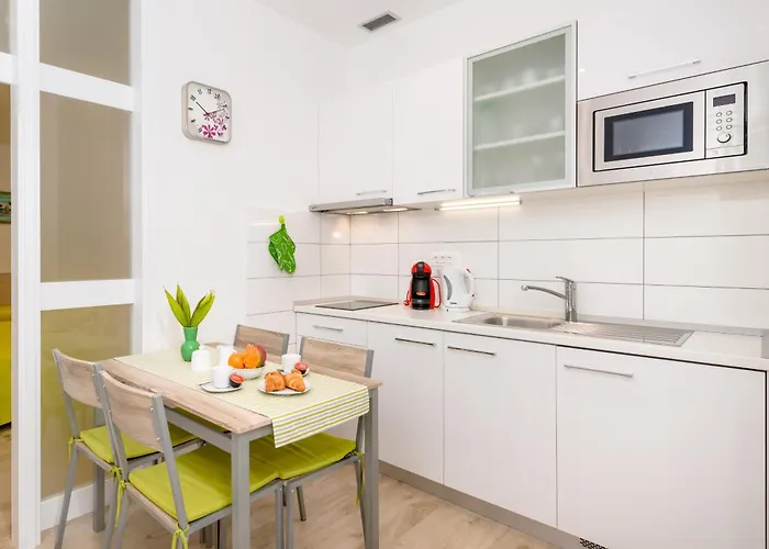 Apartment Family-friendly With Swimming Pool Hvar - 22502