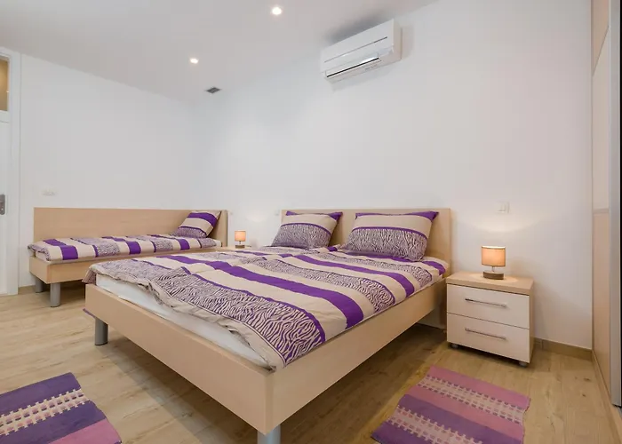 Family-friendly With Swimming Pool Hvar - 22502 Apartment